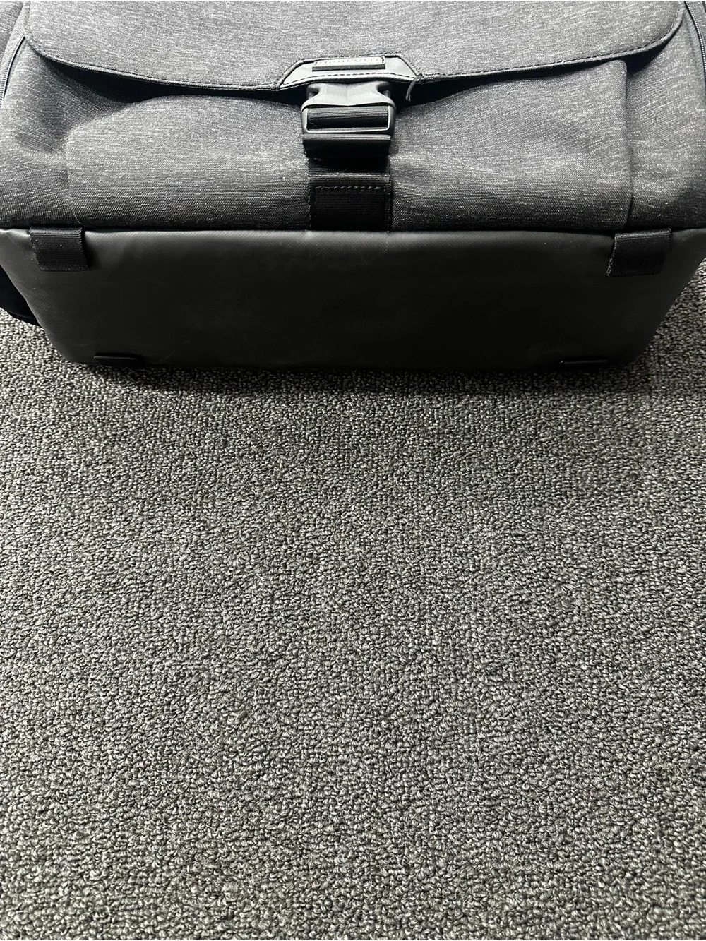 Think Tank Vision 15 Camera Shoulder Bag - Graphite